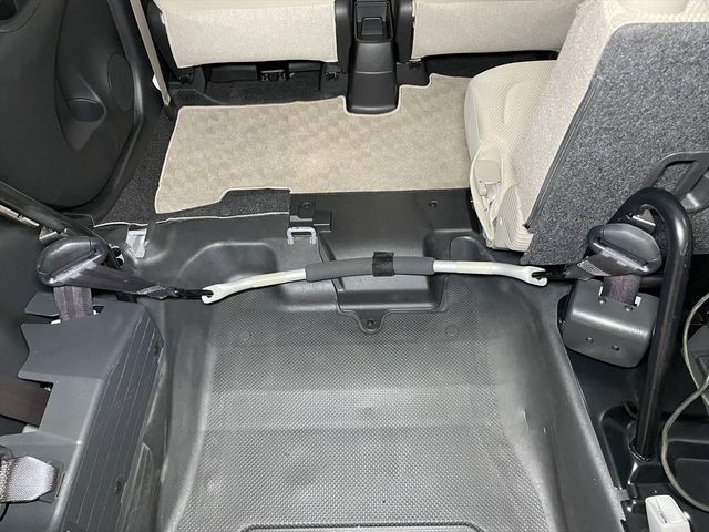 Toyota RACTIS 2010-08 13031-9