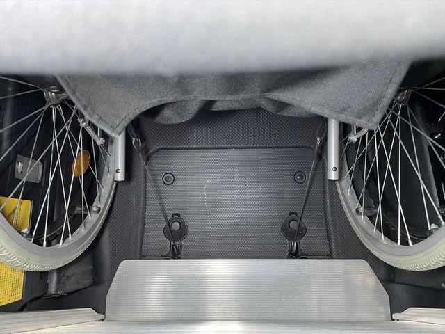 Toyota RACTIS 2010-08 13031-11