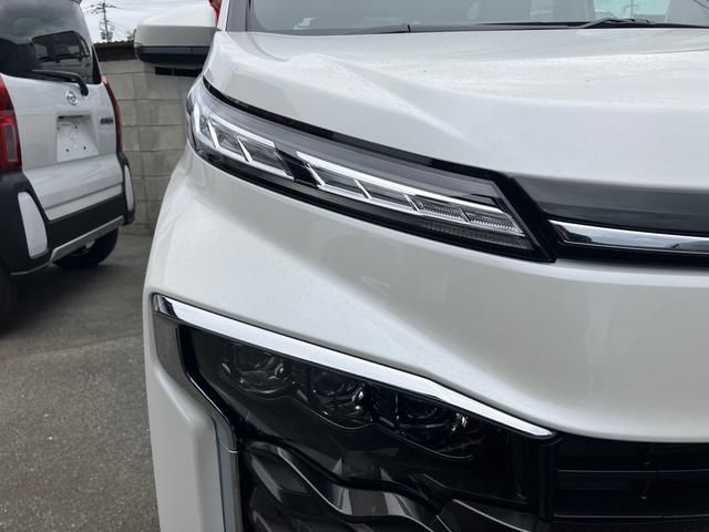 Toyota VOXY 2023-07 5645-2