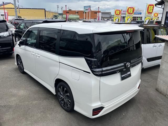 Toyota VOXY 2023-07 5645-3