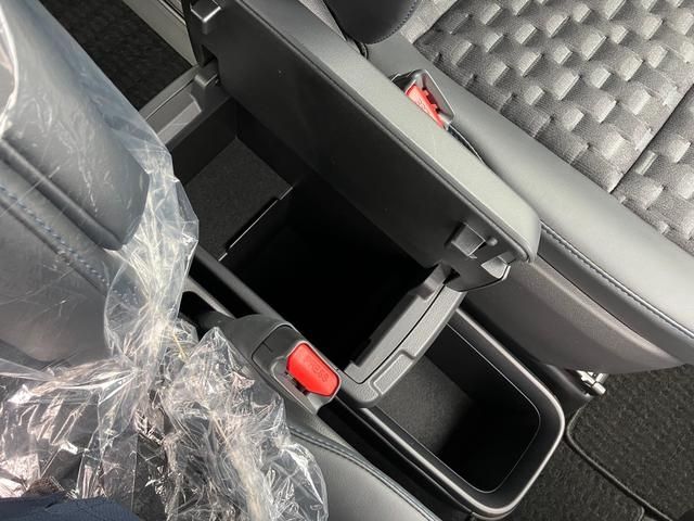 Toyota VOXY 2023-07 5645-22
