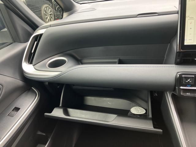 Toyota VOXY 2023-07 5645-13