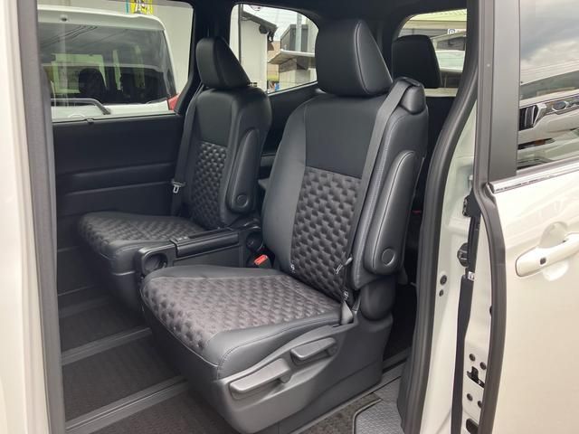 Toyota VOXY 2023-07 5645-10