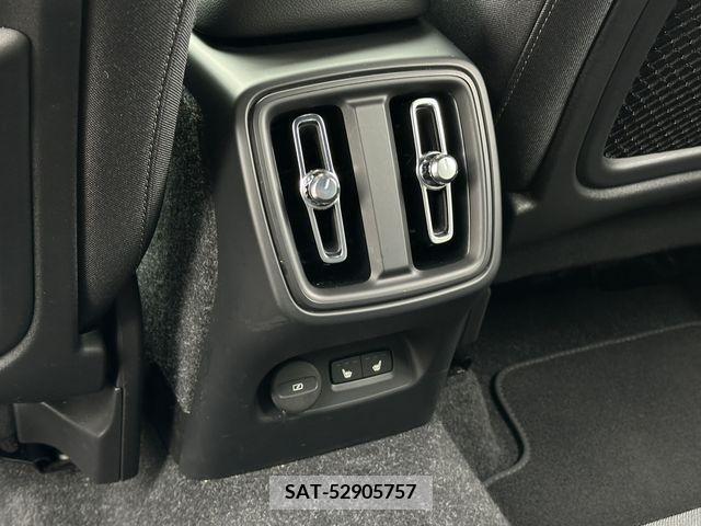 Volvo XC40 2022-08 210216-14