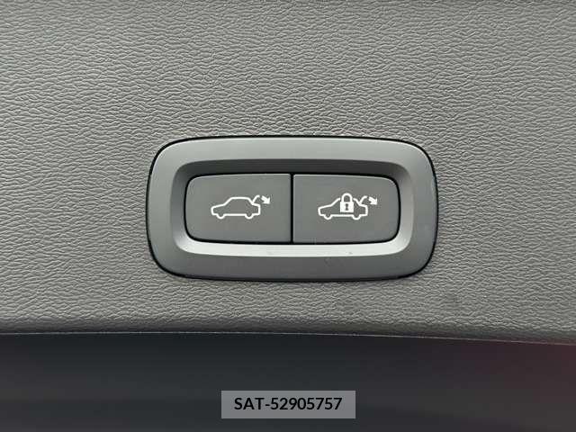 Volvo XC40 2022-08 210216-17