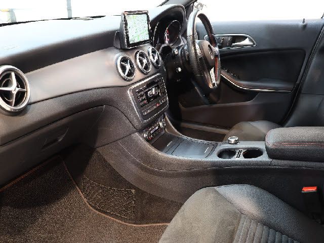 Mercedes Benz GLA-CLASS 2015-02 196700-1