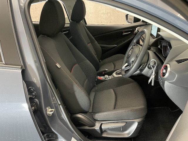 Mazda MAZDA2 2022-12 28431-3