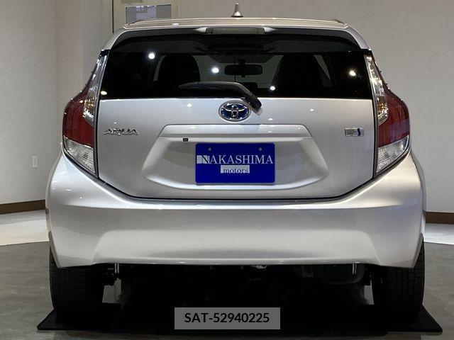 Toyota AQUA 2015-02 248255-6