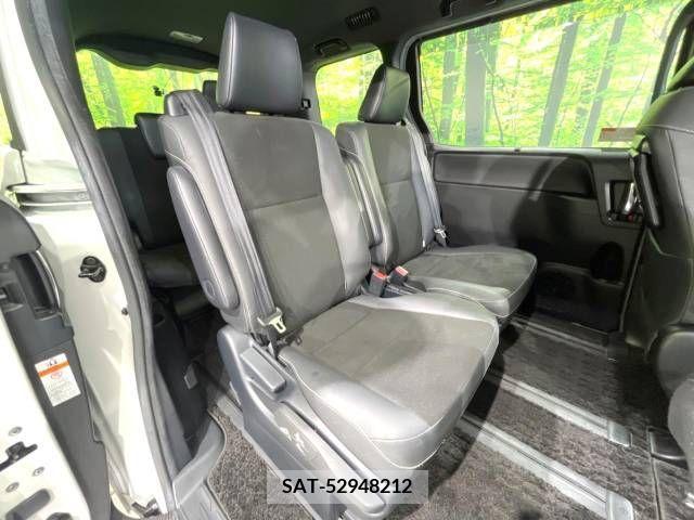 Toyota NOAH 2019-12 336322-9