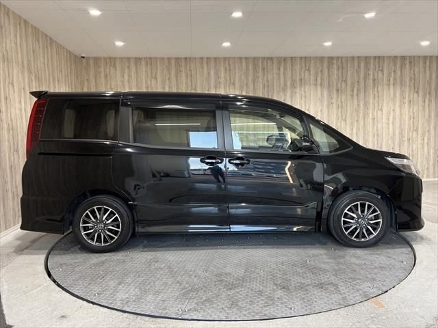 Toyota NOAH 2014-05 182768-3