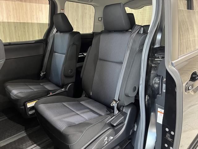 Toyota NOAH 2014-05 182768-21
