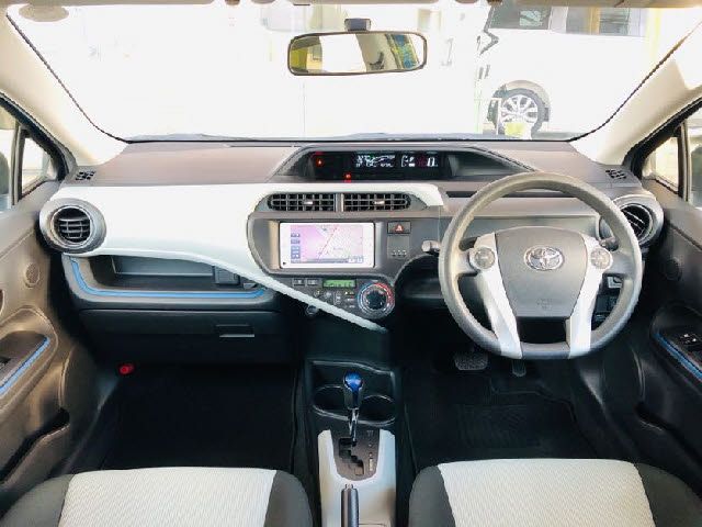Toyota AQUA 2014-05 8264-1