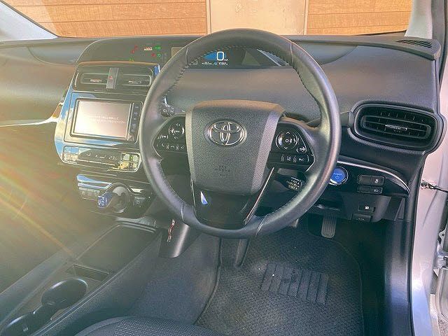 Toyota PRIUS 2019-04 27603-4