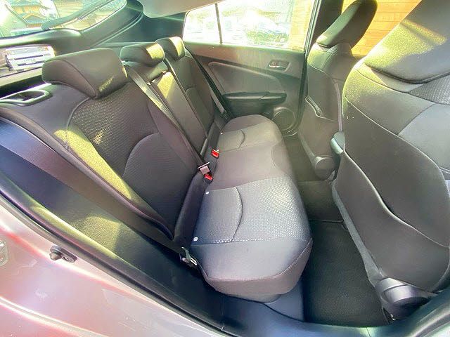 Toyota PRIUS 2019-04 27603-3