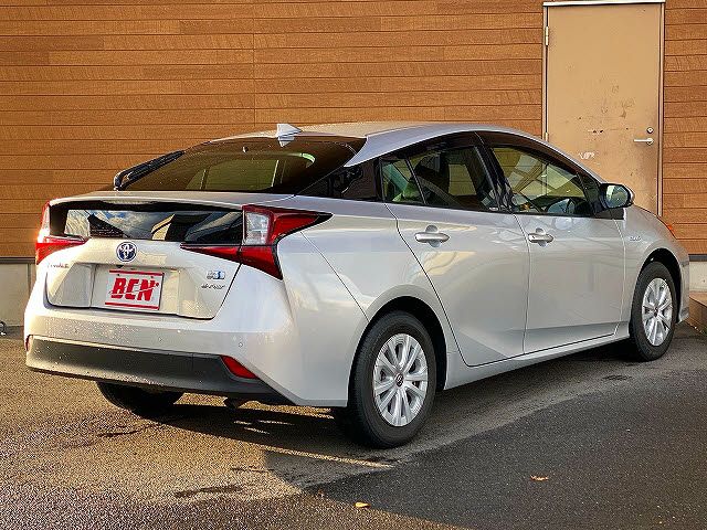 Toyota PRIUS 2019-04 27603-2
