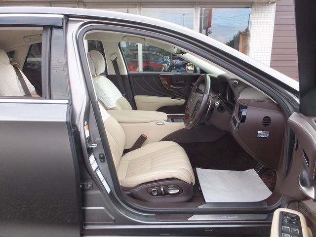 Lexus LS 2018-02 16183-16