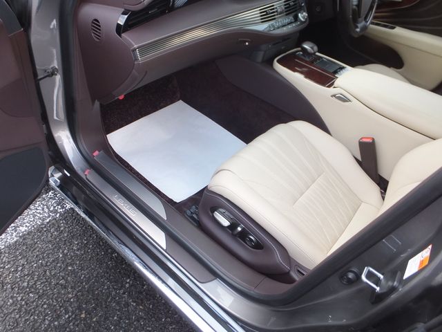 Lexus LS 2018-02 16183-22