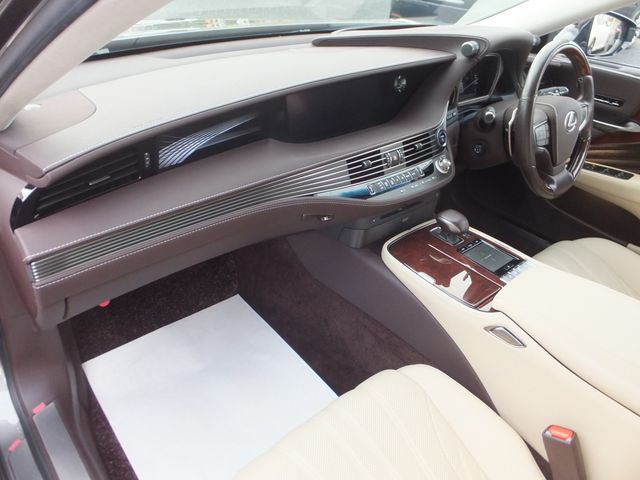 Lexus LS 2018-02 16183-24