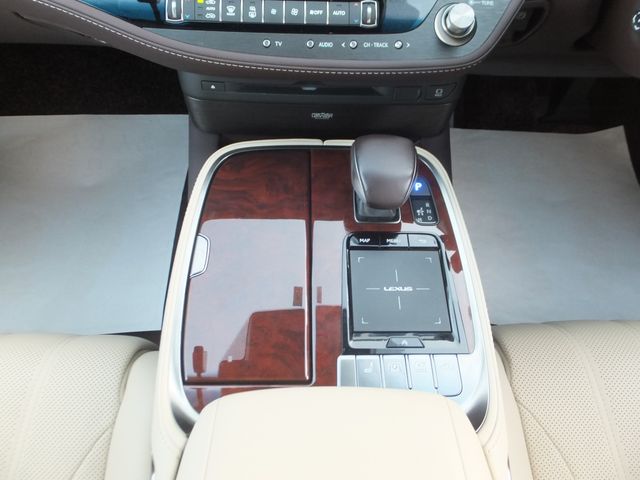Lexus LS 2018-02 16183-29
