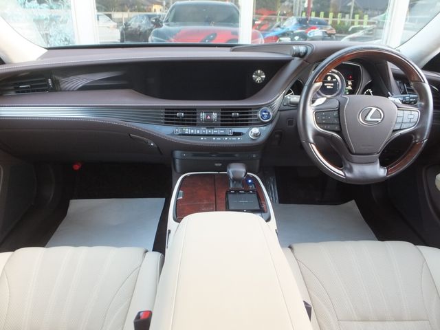 Lexus LS 2018-02 16183-2