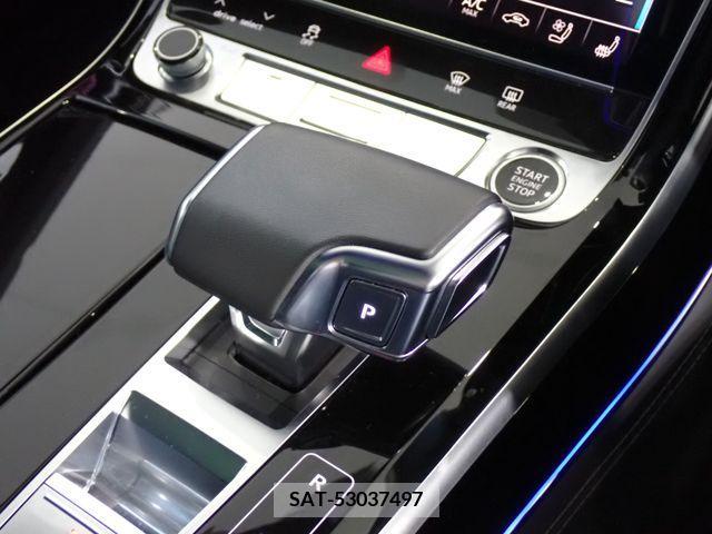 Audi A8 2022-09 225523-12