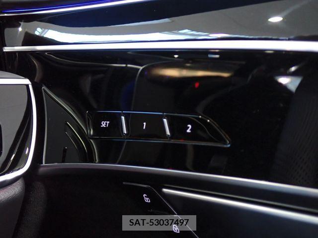 Audi A8 2022-09 225523-16
