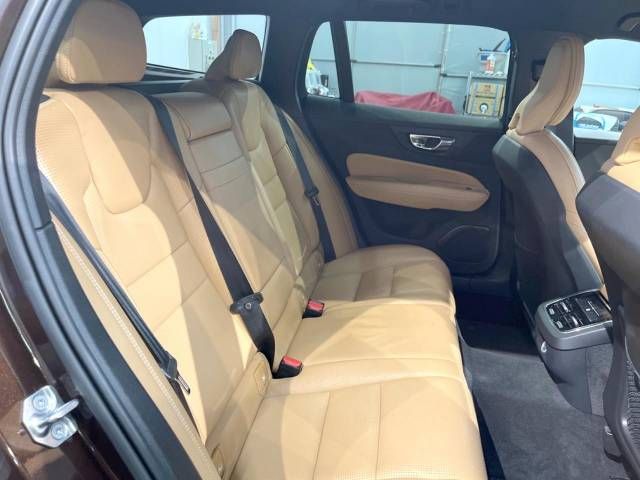 Volvo CROSS COUNTRY 2021-02 19653-11