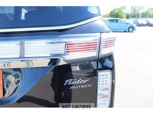 Nissan ELGRAND 2015-03 268342-10