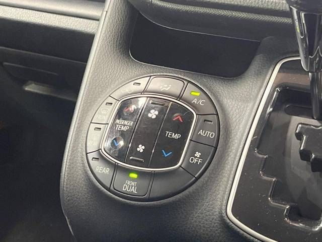 Toyota VOXY 2015-11 26682-5