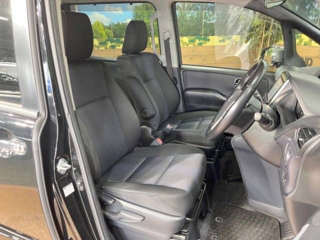 Toyota VOXY 2015-11 26682-8