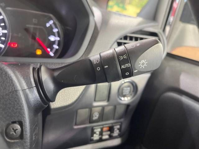 Toyota VOXY 2015-11 26682-7