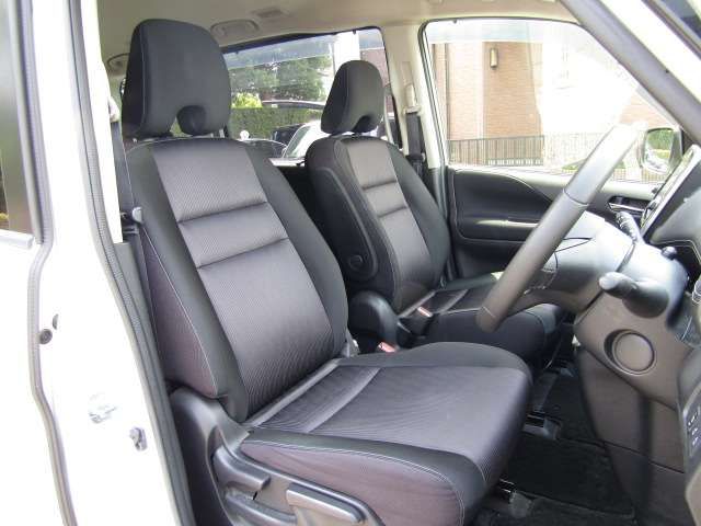 Nissan SERENA 2017-02 17256-8