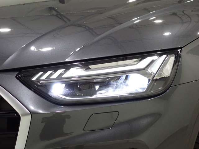 Audi Q5 2022-03 16096-11
