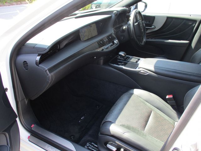 Lexus LS 2018-01 8836-4