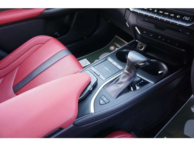 Lexus UX 2019-03 9490-13