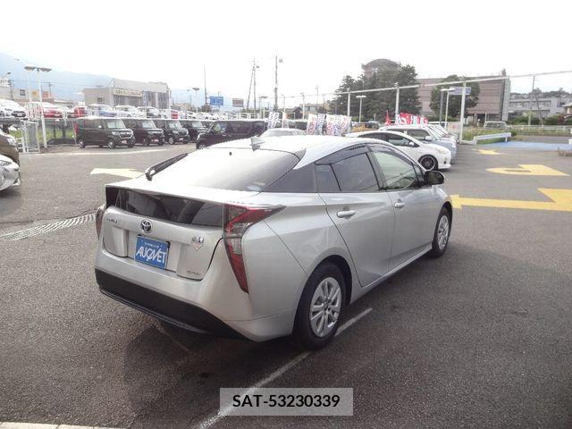 Toyota PRIUS 2017-05 322647-1