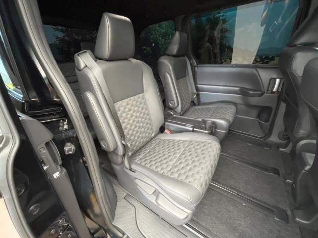 Toyota VOXY HYBRID 2022-06 188362-9