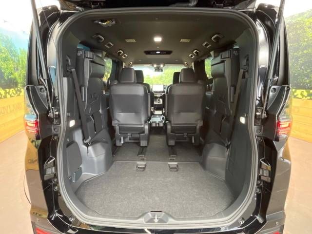 Toyota VOXY HYBRID 2022-06 188362-11