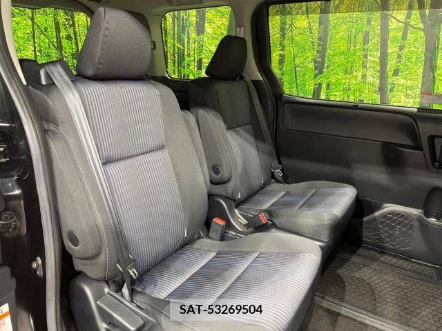 Toyota VOXY 2016-03 205633-9
