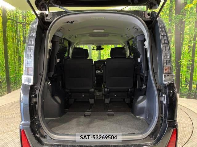 Toyota VOXY 2016-03 205633-11