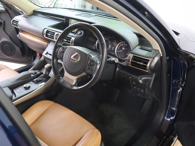 Lexus IS 2015-01 19500-1