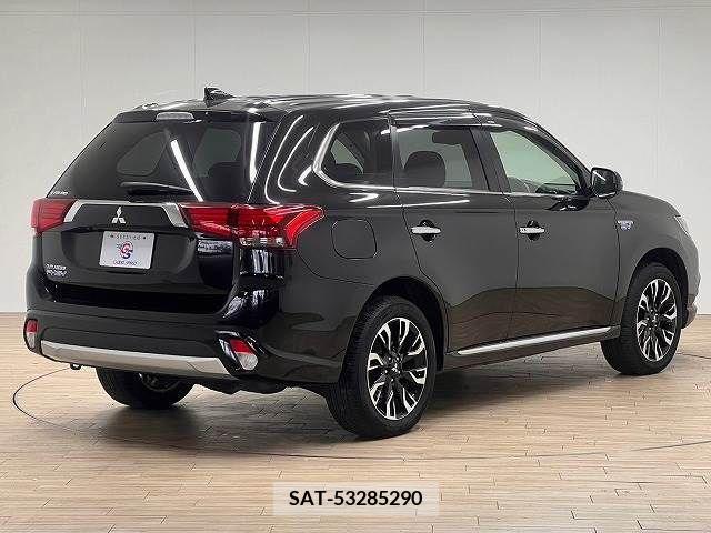 Mitsubishi OUTLANDER PHEV 2015-11 281136-15