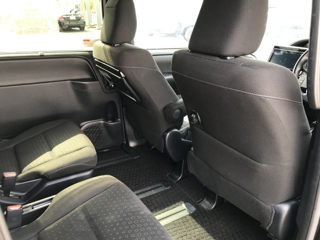 Toyota NOAH 2021-01 18088-14