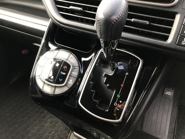 Toyota NOAH 2021-01 18088-22