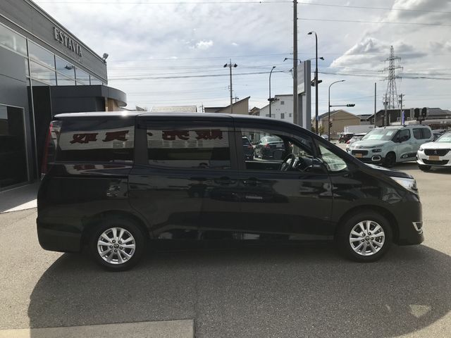 Toyota NOAH 2021-01 18088-5
