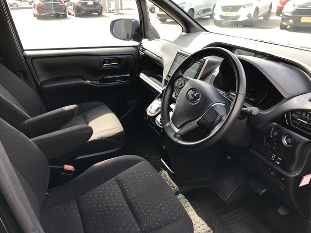 Toyota NOAH 2021-01 18088-9