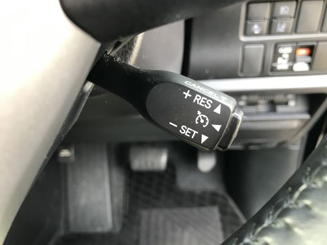 Toyota NOAH 2021-01 18088-19