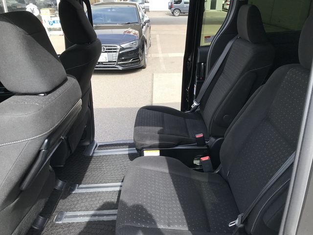 Toyota NOAH 2021-01 18088-15