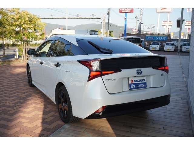 Toyota PRIUS 2021-11 186929-2