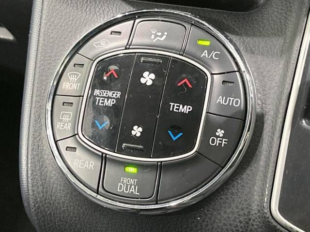 Toyota VOXY 2015-05 26858-6